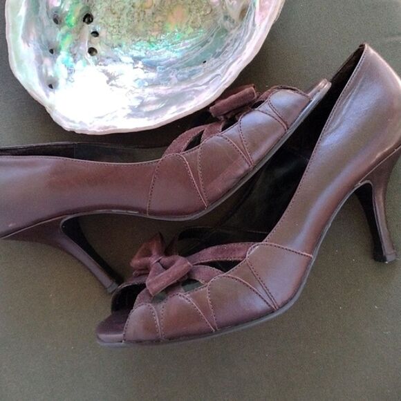 Aerosoles Brown Suede and Leather Heels - Picture 3 of 12